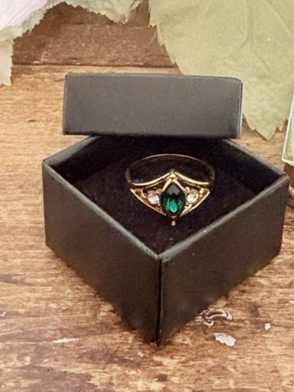 VTG 1995 Avon Emerald Marquise Rhinestone Gold Plated Ring Sz 8.5 - Picture 8 of 11